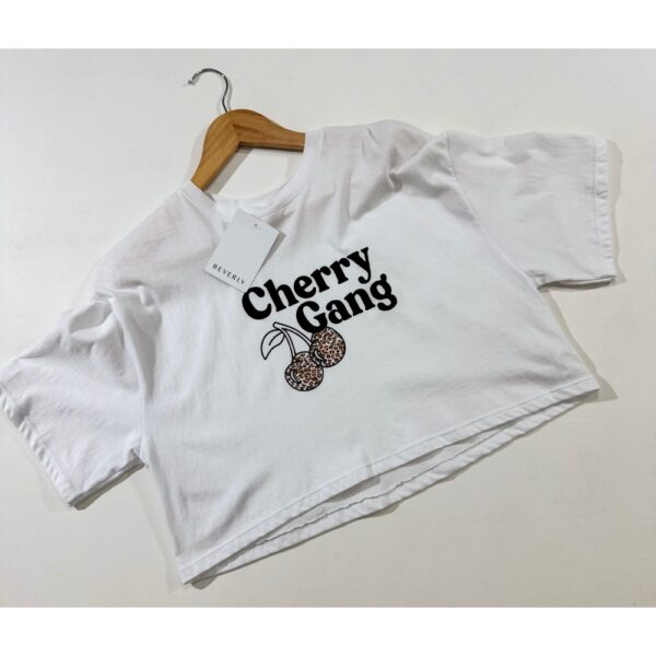 Diseño sin título - 2025-04-17T105647.955 REMERA CHERRY GANG